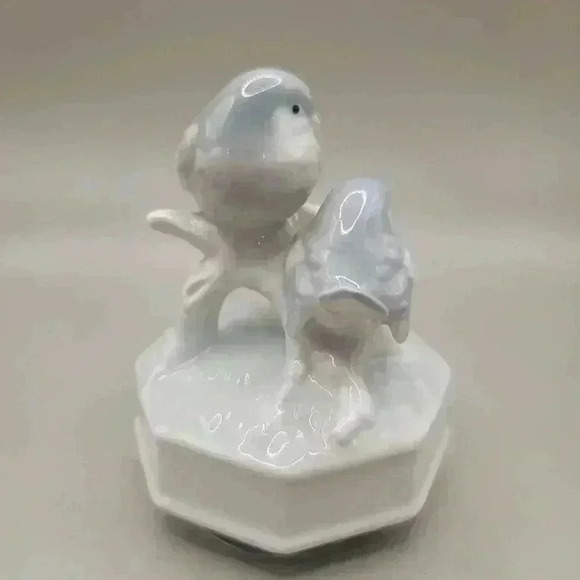 Otagiri Porcelain Blue Birds Musical Japan Vtg 4½" Music Box Plays Yesterday - Picture 5 of 7